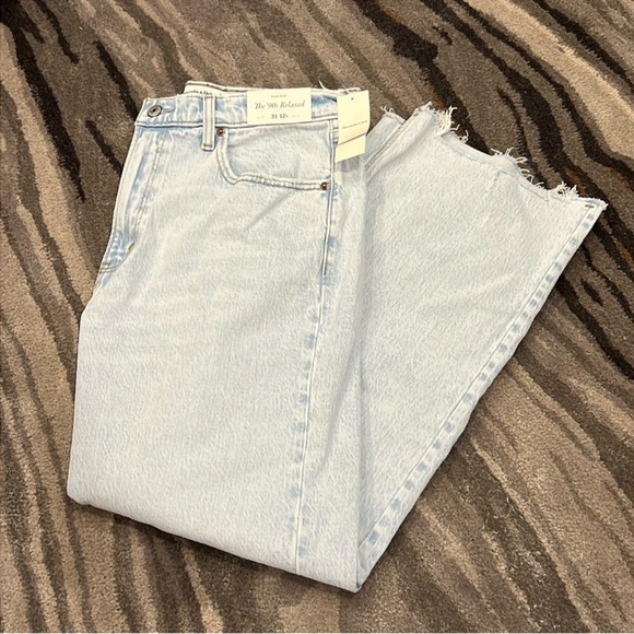 NWT Abercrombie High Rise The 90s Relaxed Jean Size 31 - Picture 6 of 13